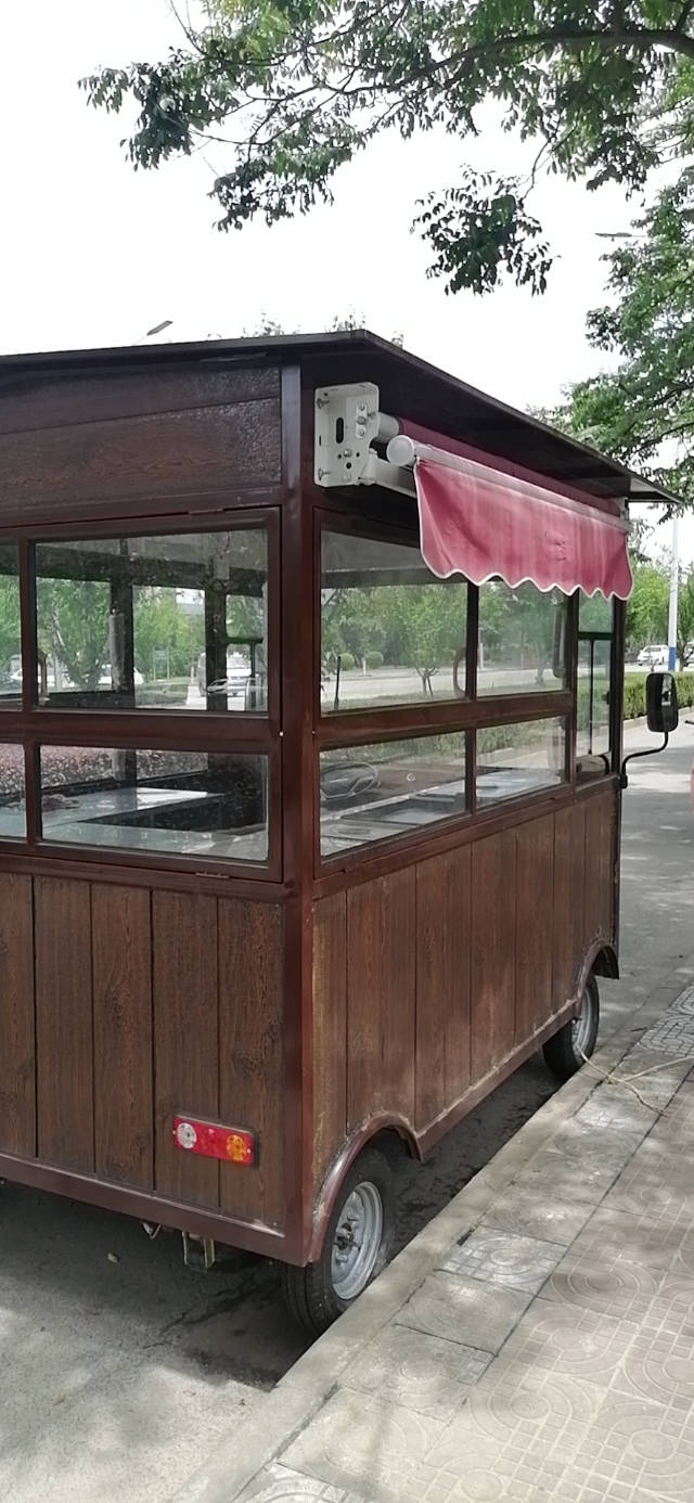出售电动四轮餐饮车一辆